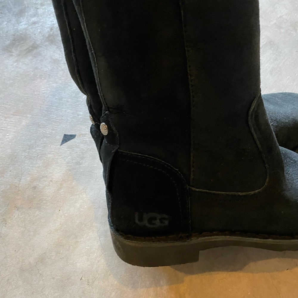 UGG boots - Picture 2 of 4